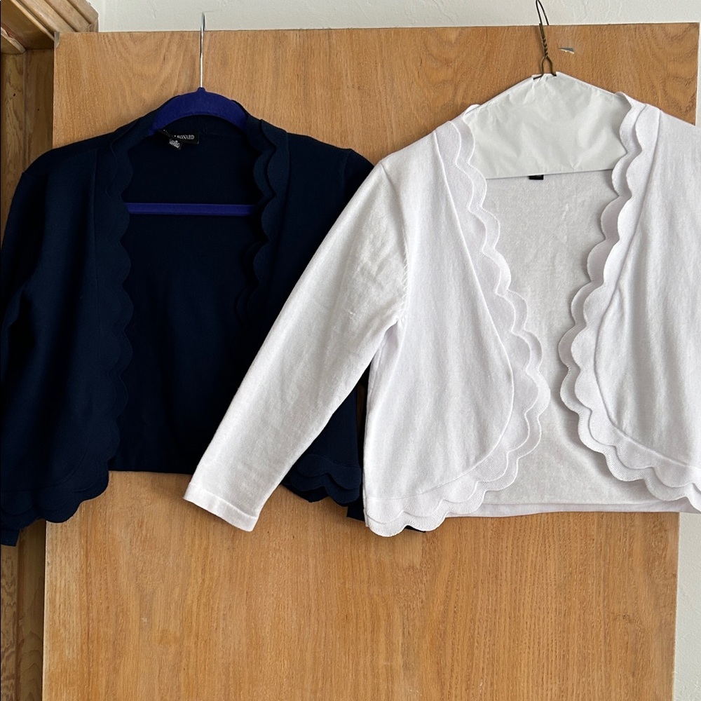 Nina Leonard light weight scalloped sweaters
Worn once! Size s